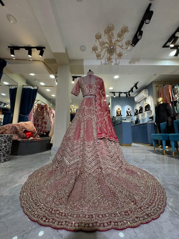 BRIDAL TAIL LEHENGA